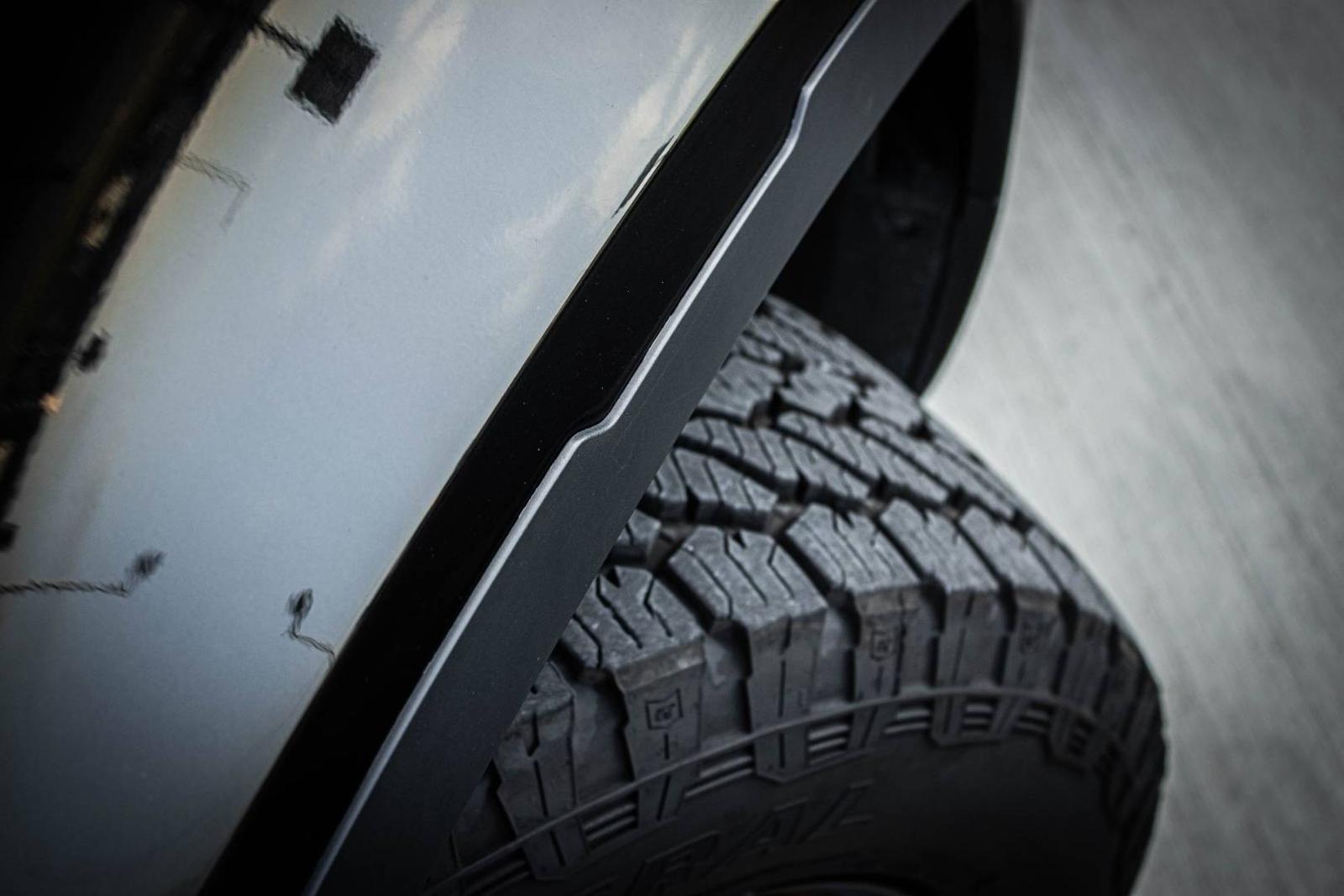 Land Rover Defender 2.0D 4x4 / SVK / 1.M / AJ NA SPLÁTKY