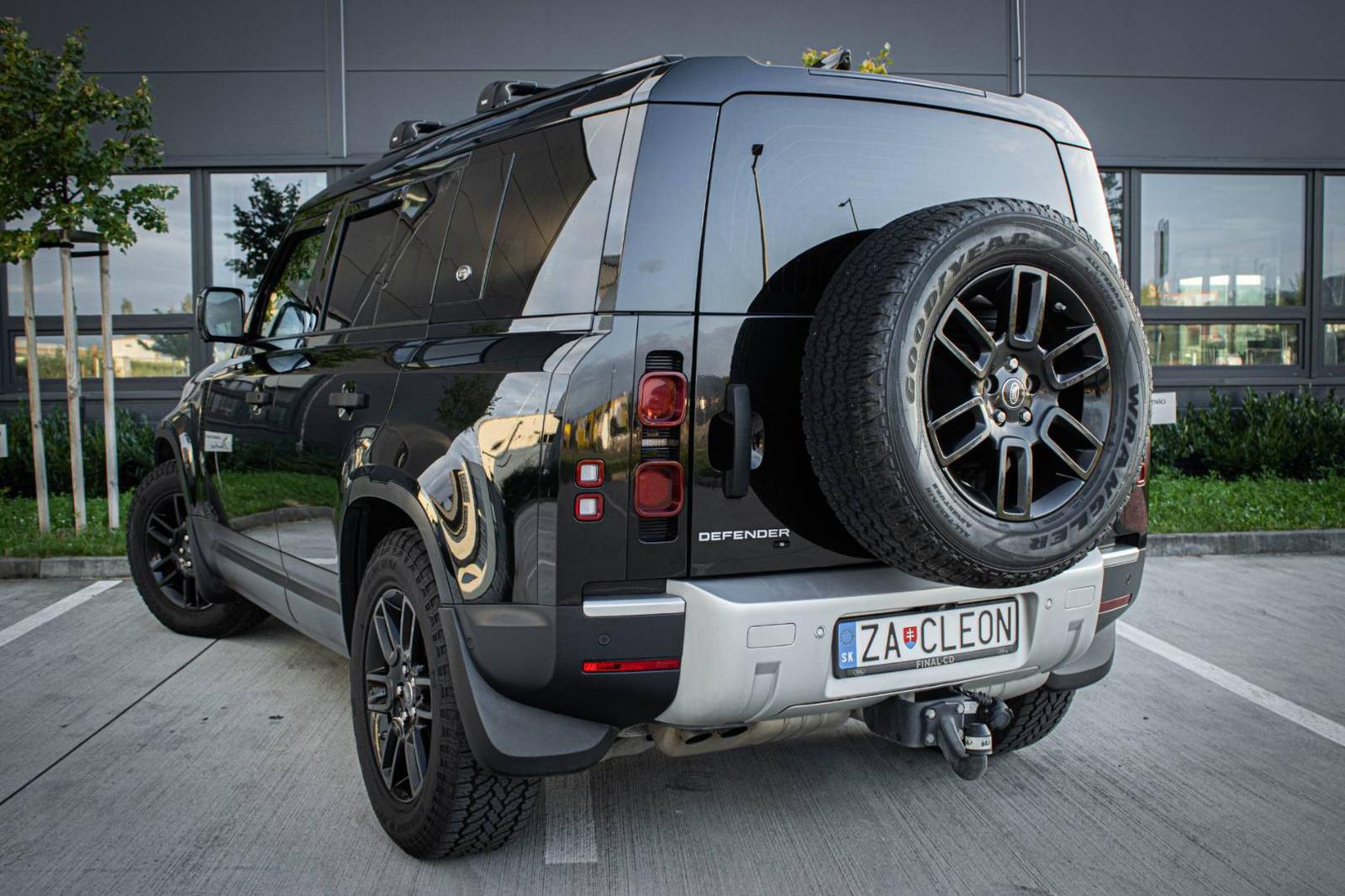 Land Rover Defender 2.0D 4x4 / SVK / 1.M / AJ NA SPLÁTKY