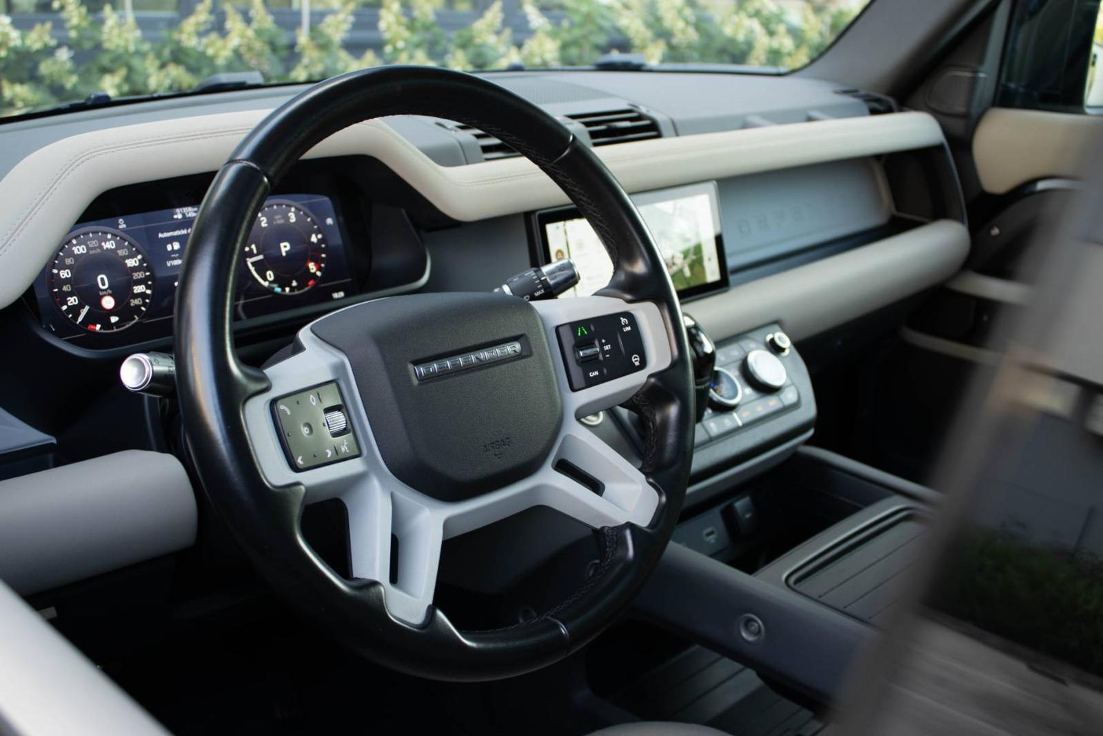 Land Rover Defender 2.0D 4x4 / SVK / 1.M / AJ NA SPLÁTKY