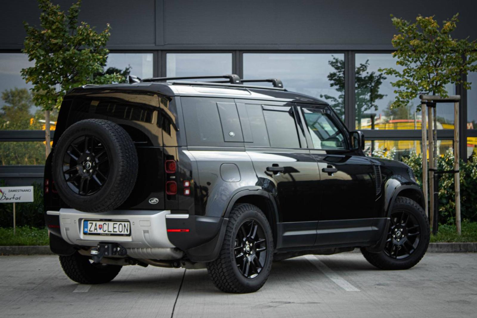 Land Rover Defender 2.0D 4x4 / SVK / 1.M / AJ NA SPLÁTKY