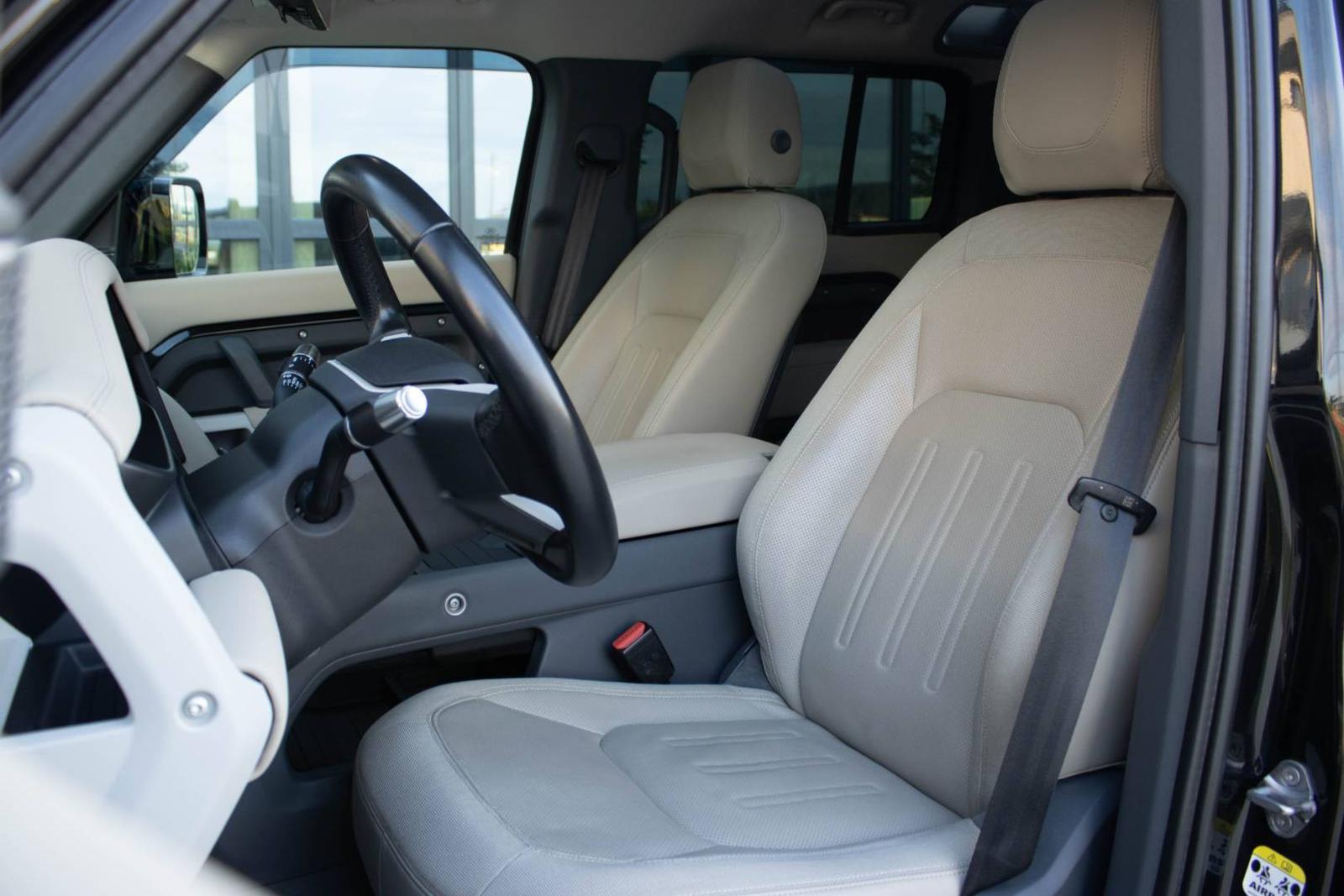 Land Rover Defender 2.0D 4x4 / SVK / 1.M / AJ NA SPLÁTKY