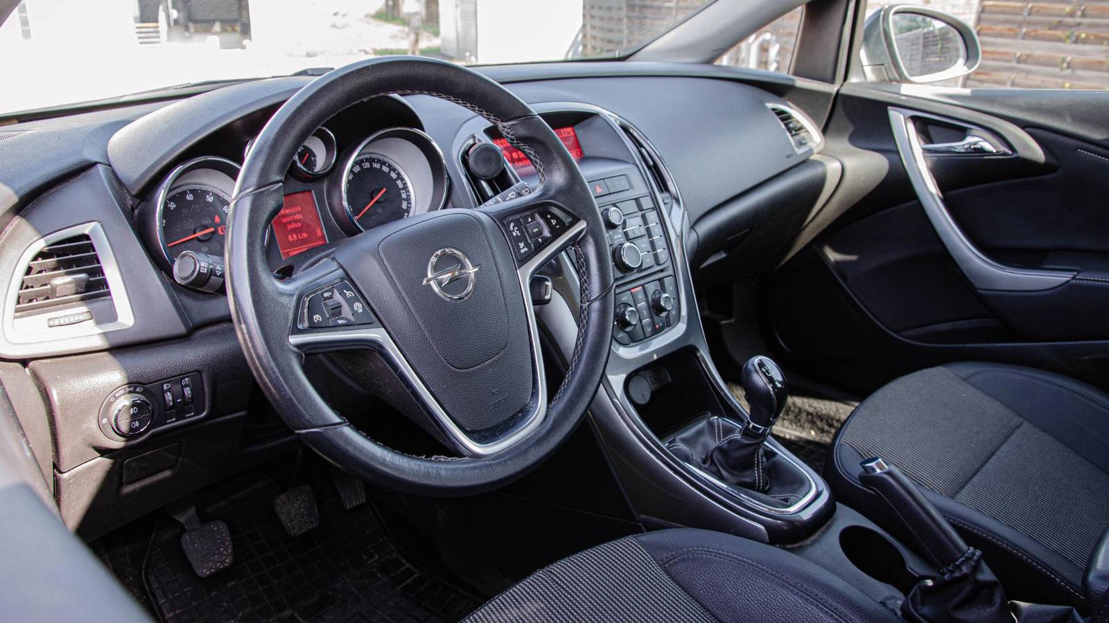 Opel Astra Sport Tourer ST 1.4 Turbo 140k, 103KW, M6, 5d