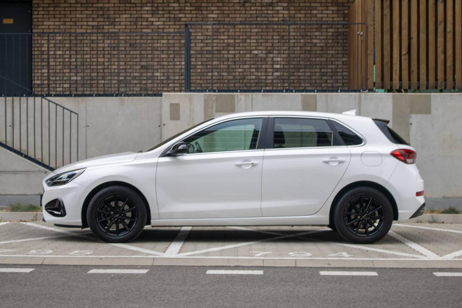 Hyundai i30 1.5 T-GDi mHEV iMT Play