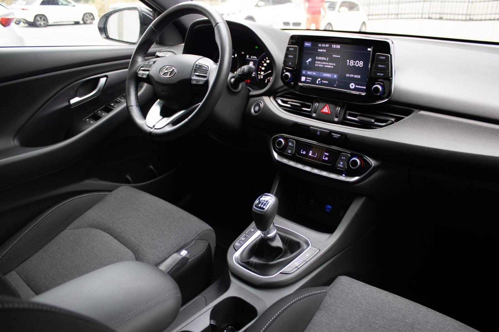 Hyundai i30 1.5 T-GDi mHEV iMT Play