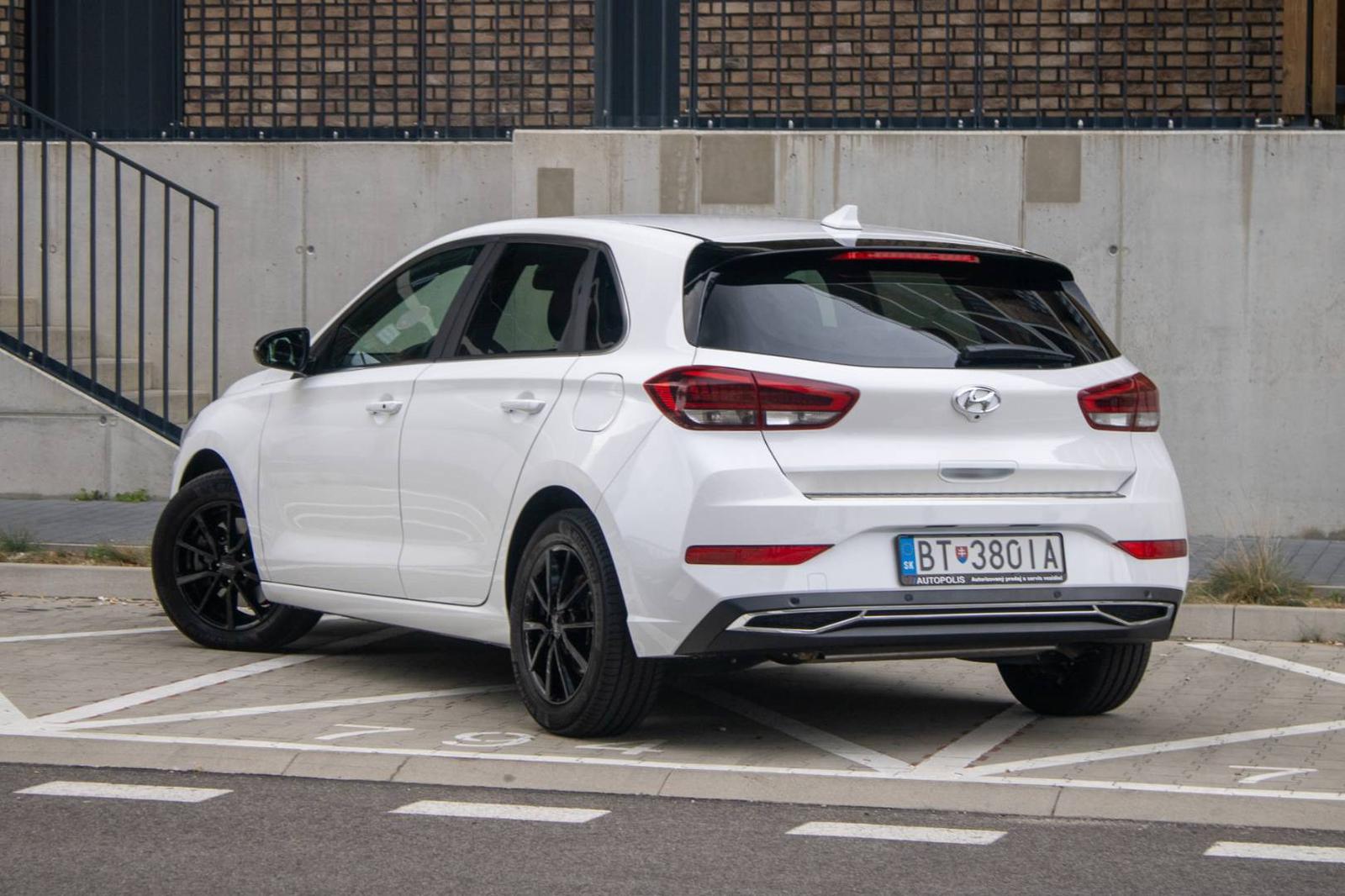Hyundai i30 1.5 T-GDi mHEV iMT Play