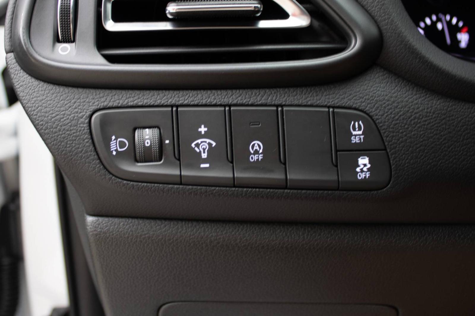 Hyundai i30 1.5 T-GDi mHEV iMT Play