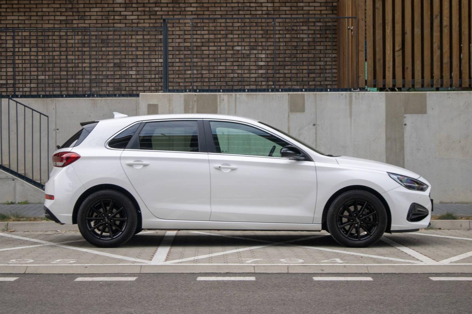 Hyundai i30 1.5 T-GDi mHEV iMT Play