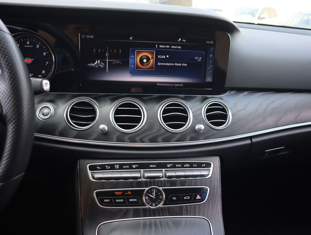 Mercedes E E 200 4MATIC