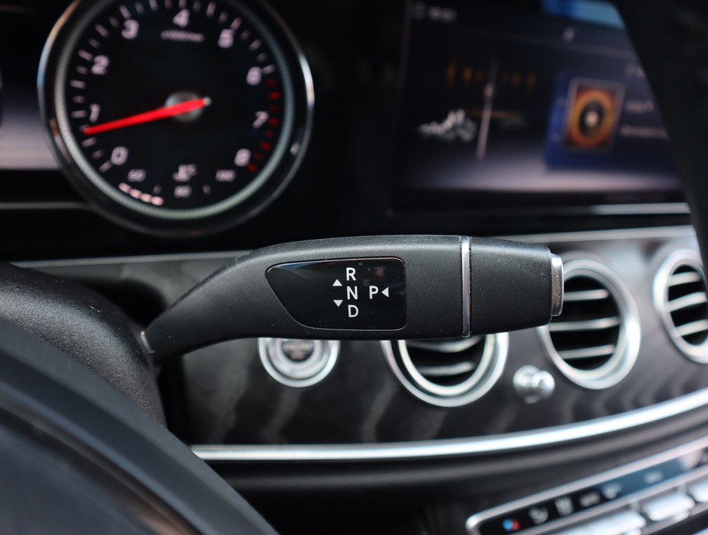 Mercedes E E 200 4MATIC