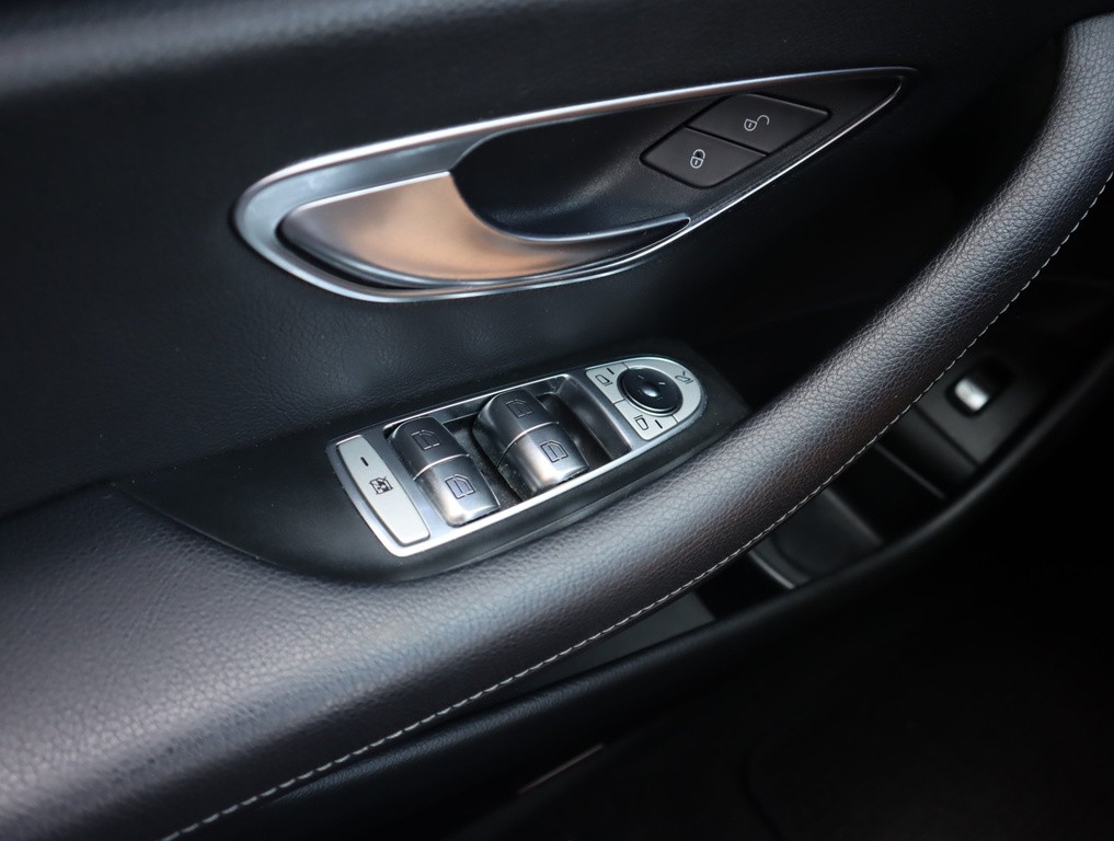 Mercedes E E 200 4MATIC