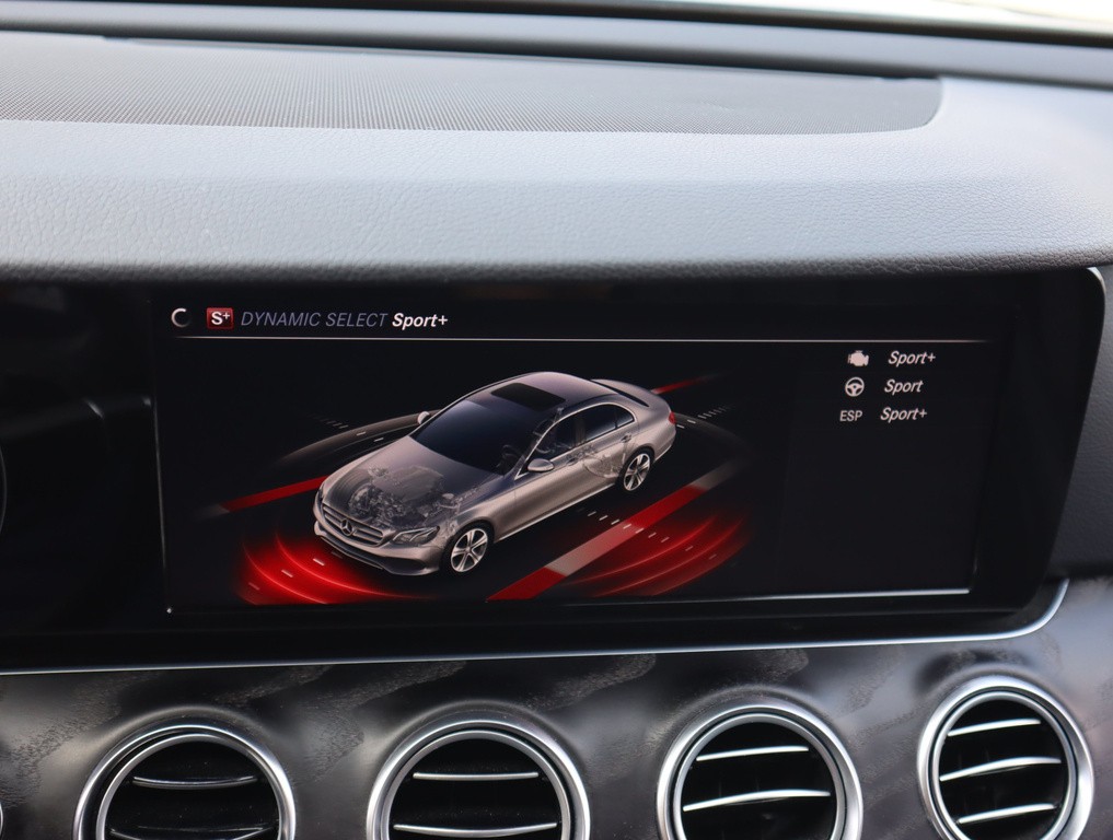 Mercedes E E 200 4MATIC