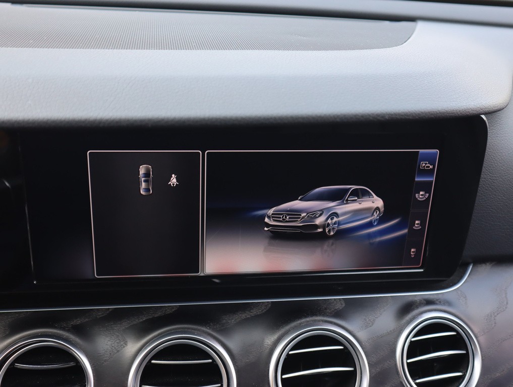 Mercedes E E 200 4MATIC