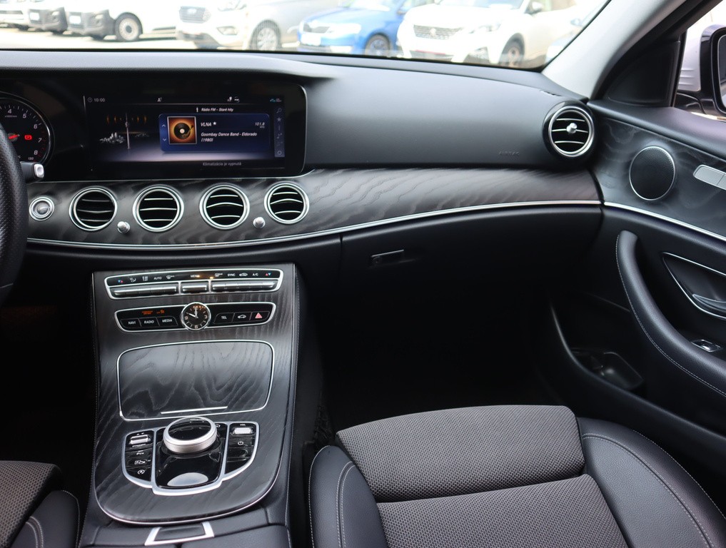 Mercedes E E 200 4MATIC
