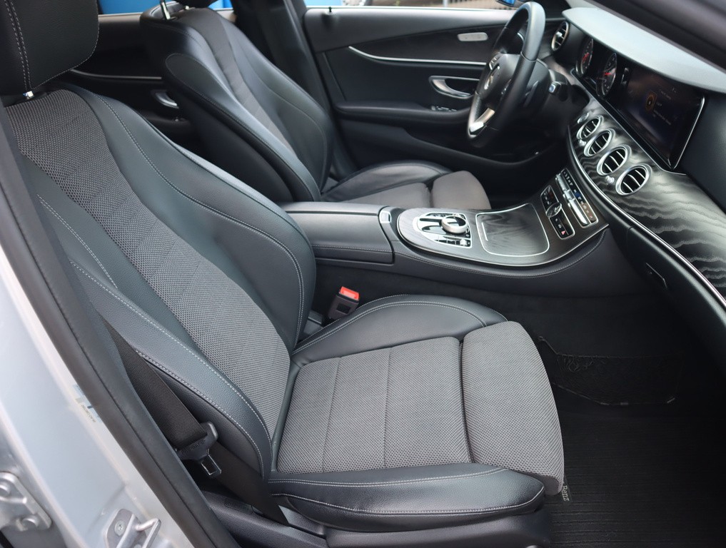 Mercedes E E 200 4MATIC