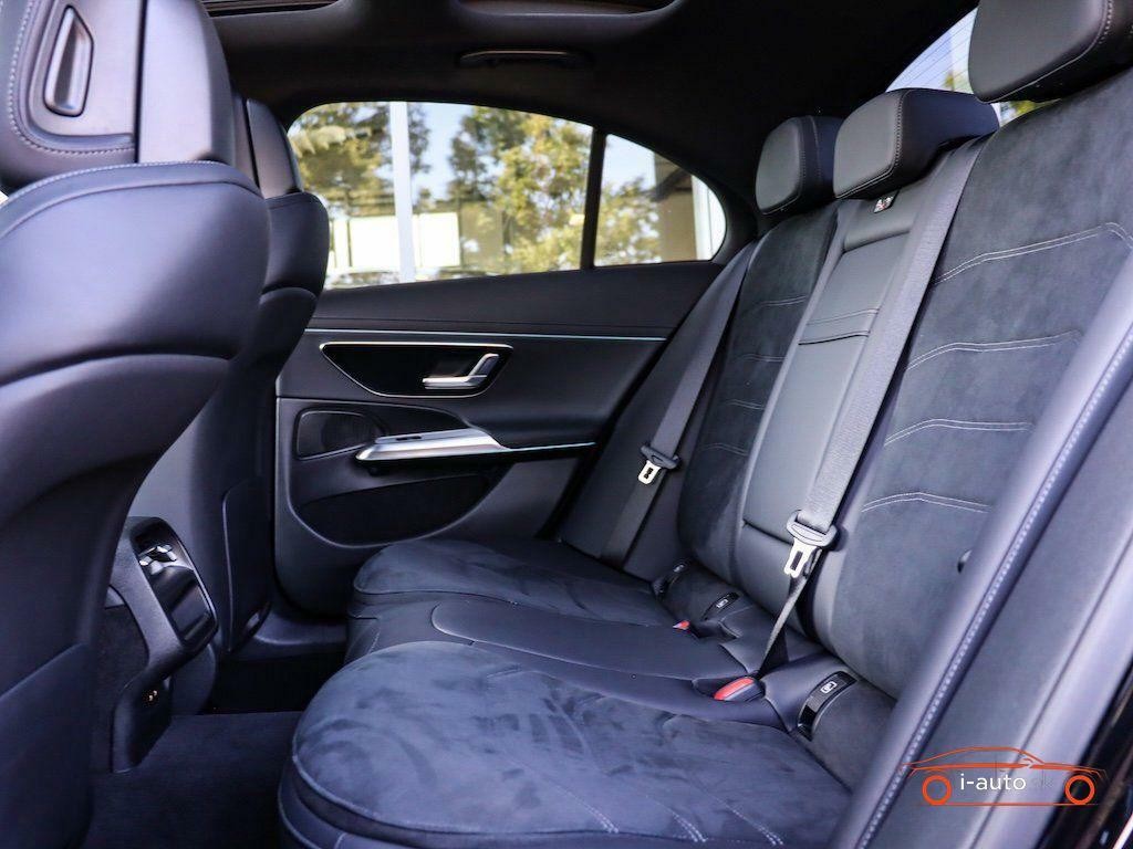 Mercedes-Benz E trieda Sedan 4Matic AMG Advanced