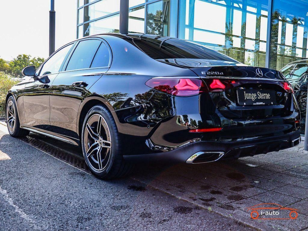 Mercedes-Benz E trieda Sedan 4Matic AMG Advanced