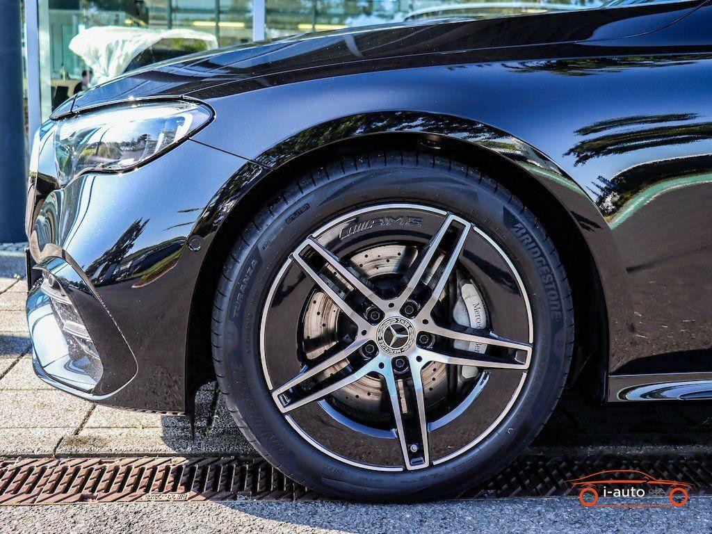 Mercedes-Benz E trieda Sedan 4Matic AMG Advanced