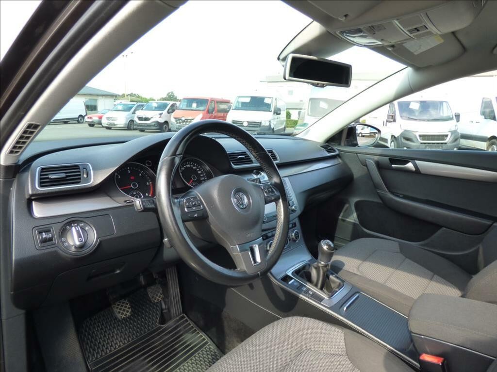 Volkswagen Passat Variant 2, 0 TDi, 130kW, Bi-Xenon, Navigace, serviska  Business Edition