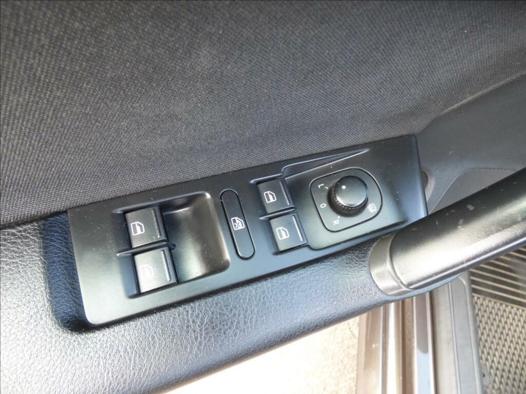 Volkswagen Passat Variant 2, 0 TDi, 130kW, Bi-Xenon, Navigace, serviska  Business Edition