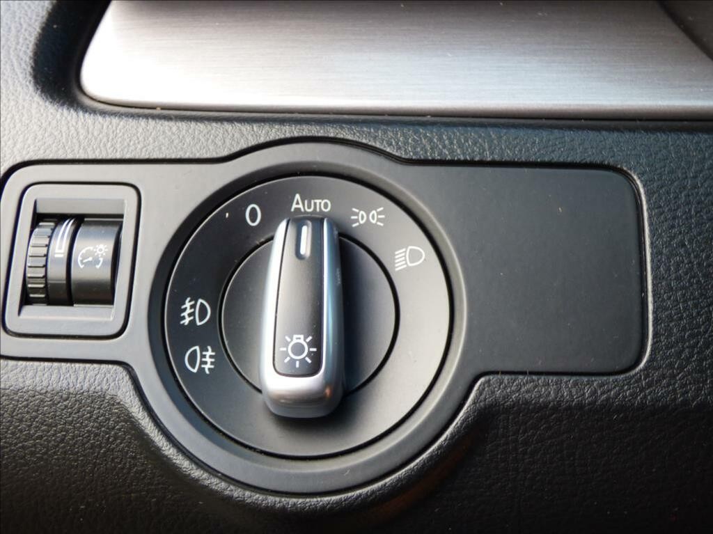 Volkswagen Passat Variant 2, 0 TDi, 130kW, Bi-Xenon, Navigace, serviska  Business Edition