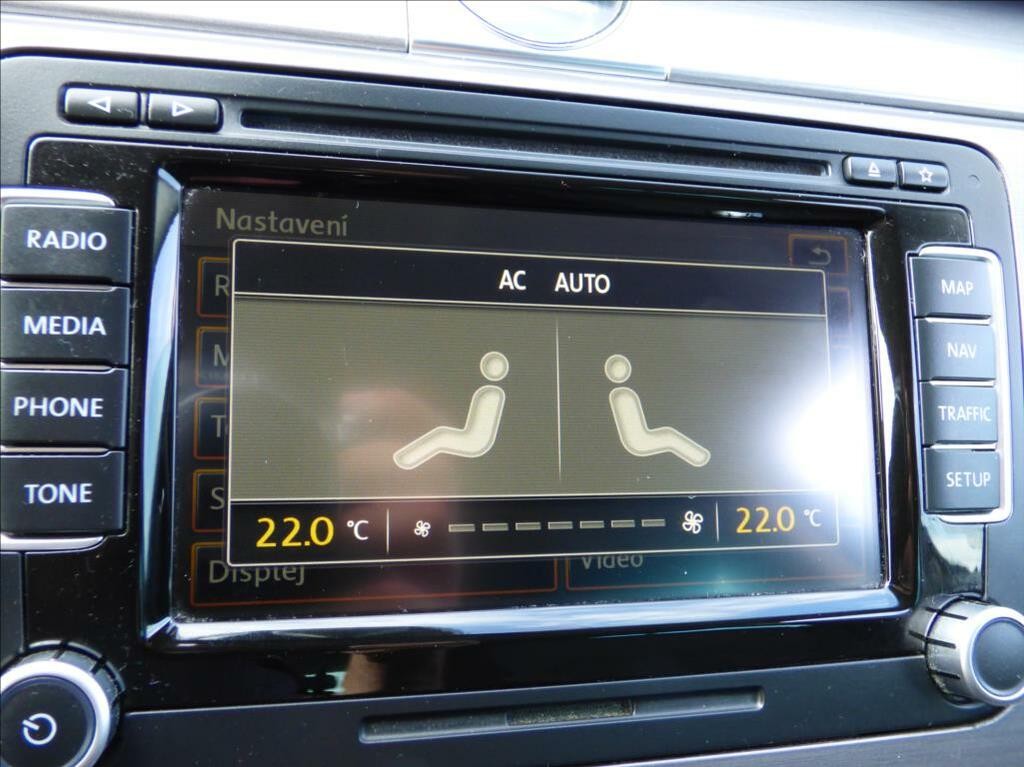 Volkswagen Passat Variant 2, 0 TDi, 130kW, Bi-Xenon, Navigace, serviska  Business Edition