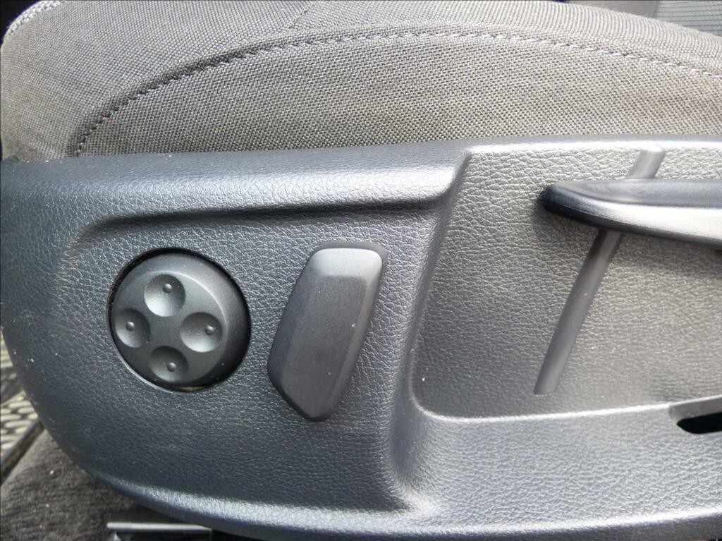 Volkswagen Passat Variant 2, 0 TDi, 130kW, Bi-Xenon, Navigace, serviska  Business Edition