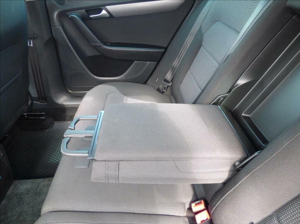 Volkswagen Passat Variant 2, 0 TDi, 130kW, Bi-Xenon, Navigace, serviska  Business Edition