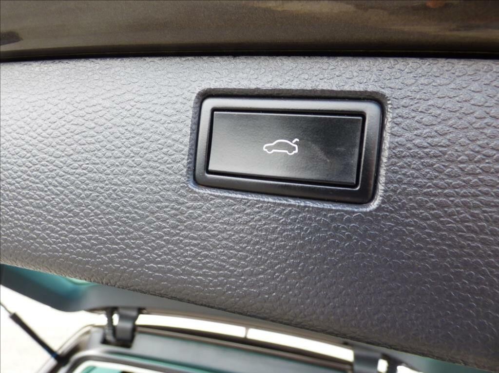 Volkswagen Passat Variant 2, 0 TDi, 130kW, Bi-Xenon, Navigace, serviska  Business Edition