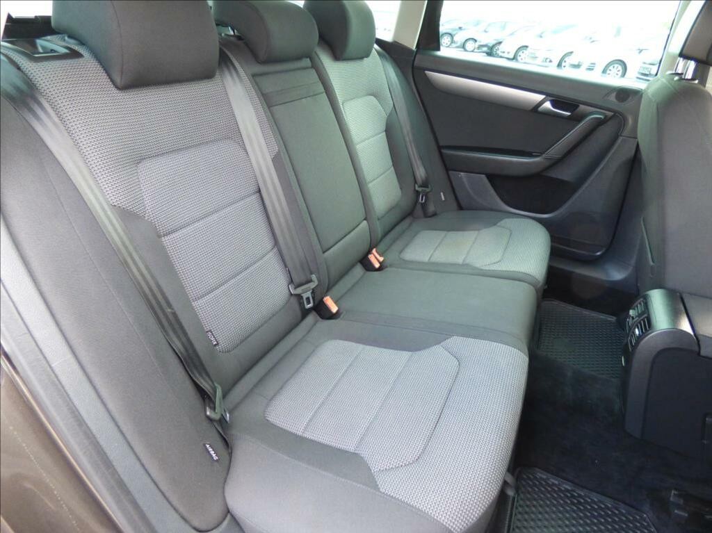 Volkswagen Passat Variant 2, 0 TDi, 130kW, Bi-Xenon, Navigace, serviska  Business Edition