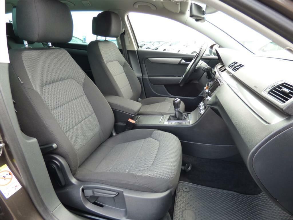 Volkswagen Passat Variant 2, 0 TDi, 130kW, Bi-Xenon, Navigace, serviska  Business Edition