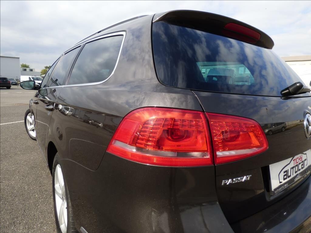 Volkswagen Passat Variant 2, 0 TDi, 130kW, Bi-Xenon, Navigace, serviska  Business Edition