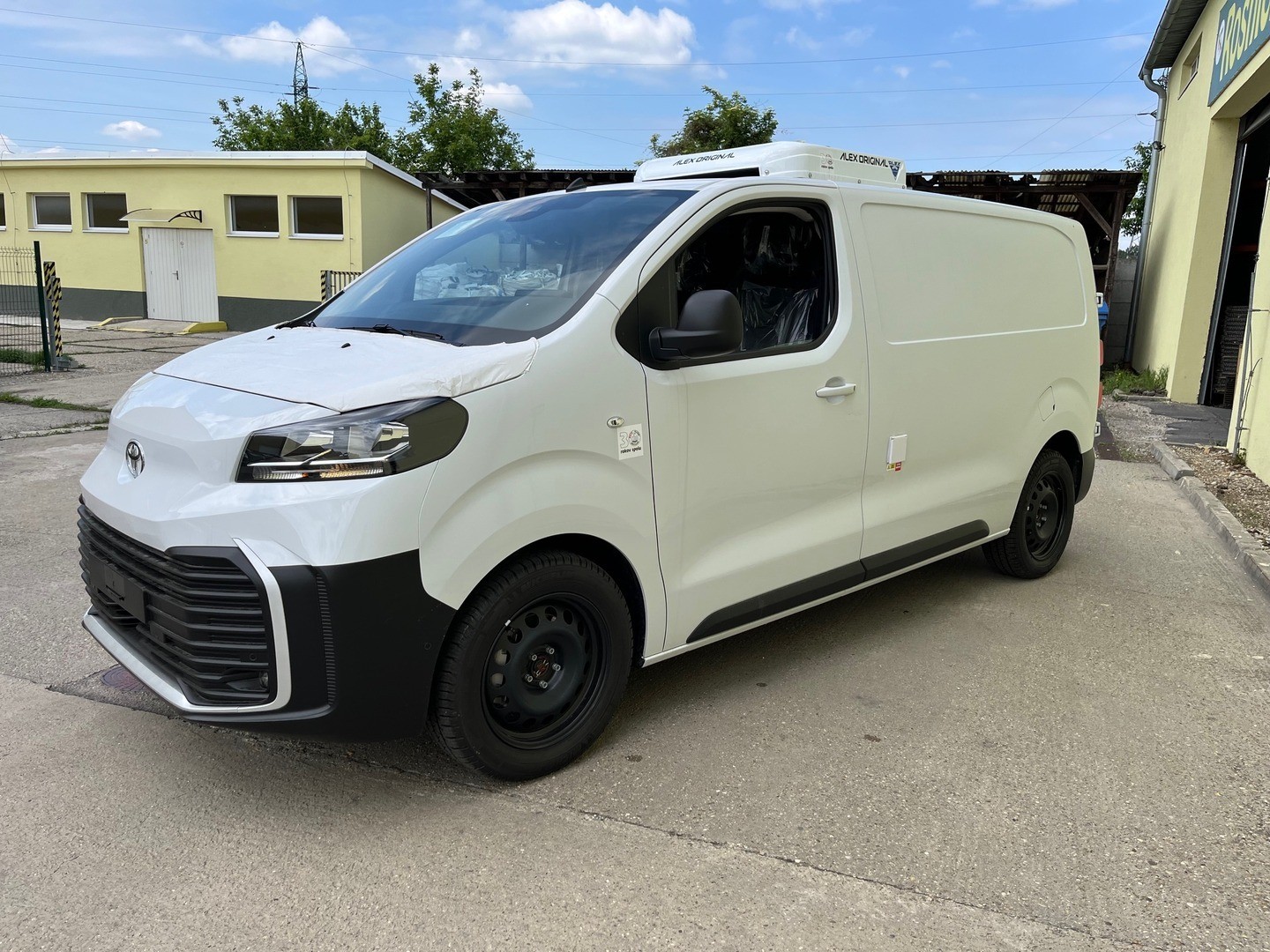 Toyota PROACE 2,0-l-D-4D L1 -  Chladiarenske vozidlo