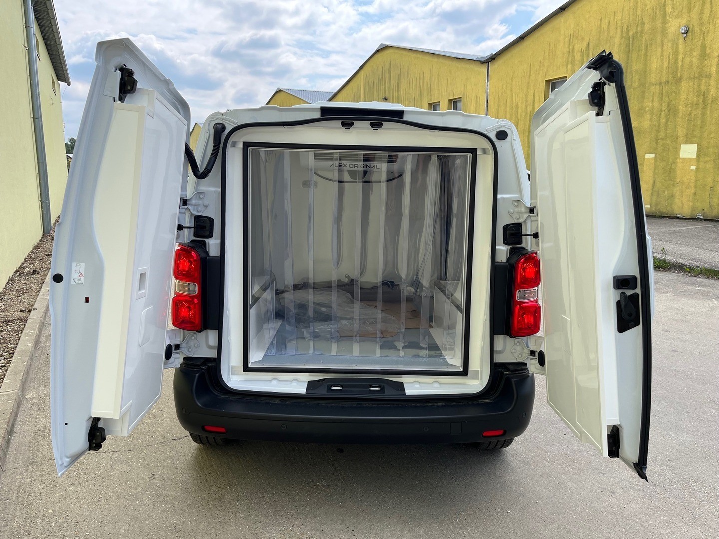 Toyota PROACE 2,0-l-D-4D L1 -  Chladiarenske vozidlo