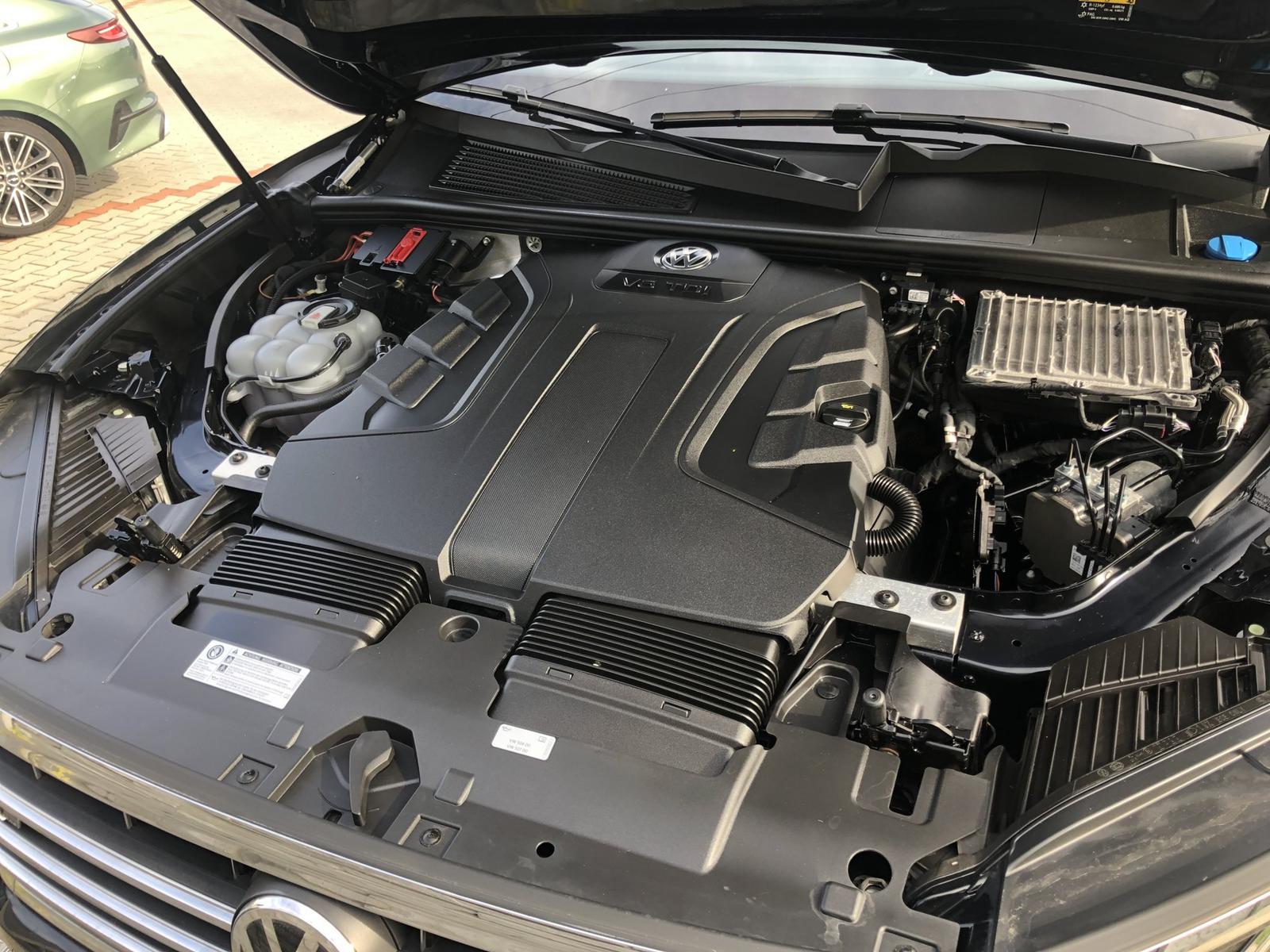 Volkswagen Touareg Touareg R-LINE 3.0TDI AT8 4x4 210kW