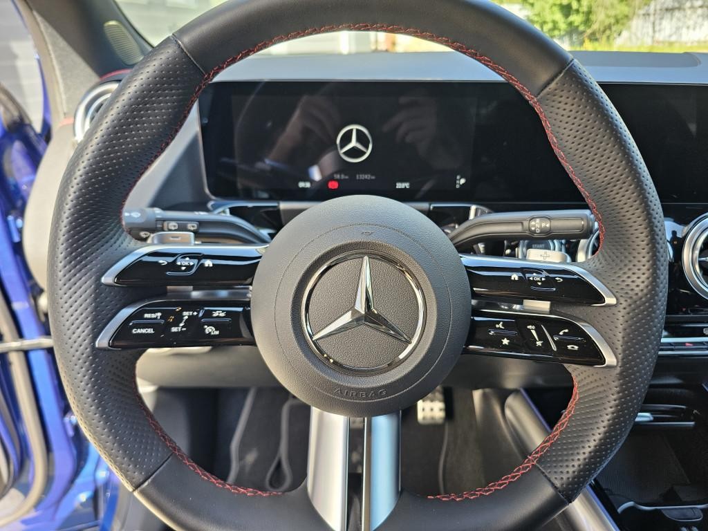 Mercedes EQA Mercedes-Benz EQA 300 4MATIC AMG