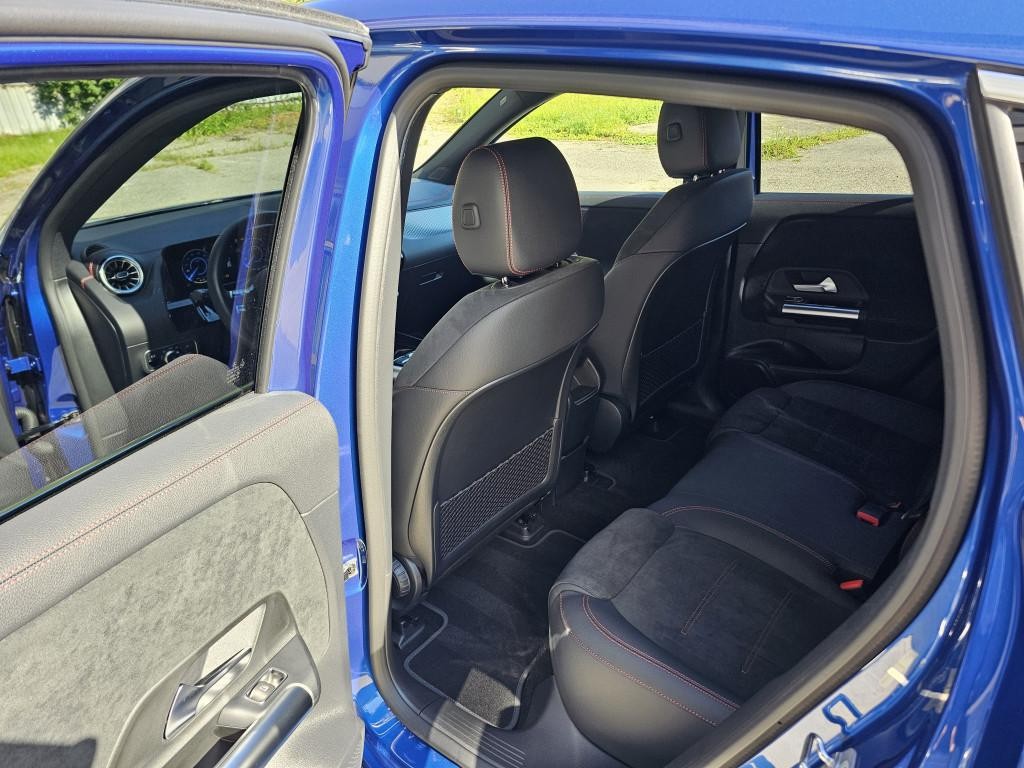 Mercedes EQA Mercedes-Benz EQA 300 4MATIC AMG