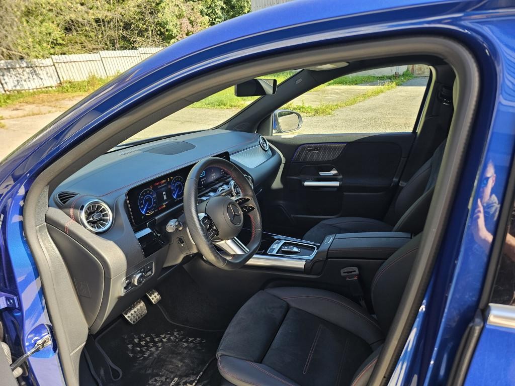 Mercedes EQA Mercedes-Benz EQA 300 4MATIC AMG