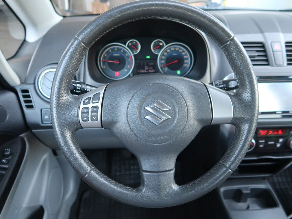 Suzuki SX4 GL 1.6 VVT Navigácia, Park. senzory