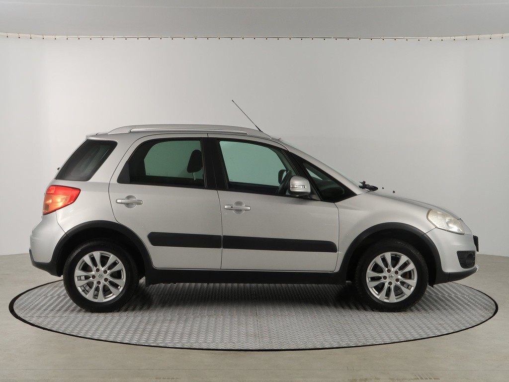 Suzuki SX4 GL 1.6 VVT Navigácia, Park. senzory