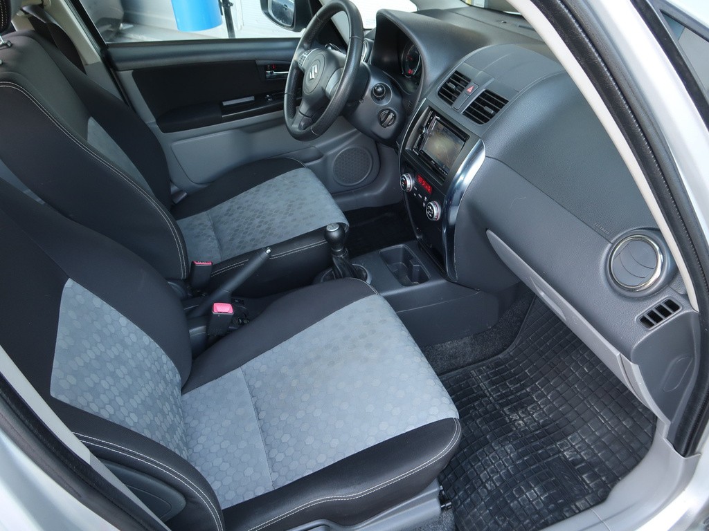 Suzuki SX4 GL 1.6 VVT Navigácia, Park. senzory