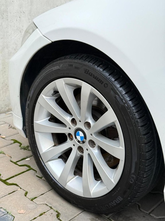 BMW rad 3 Touring 330d Touring xDrive A/T