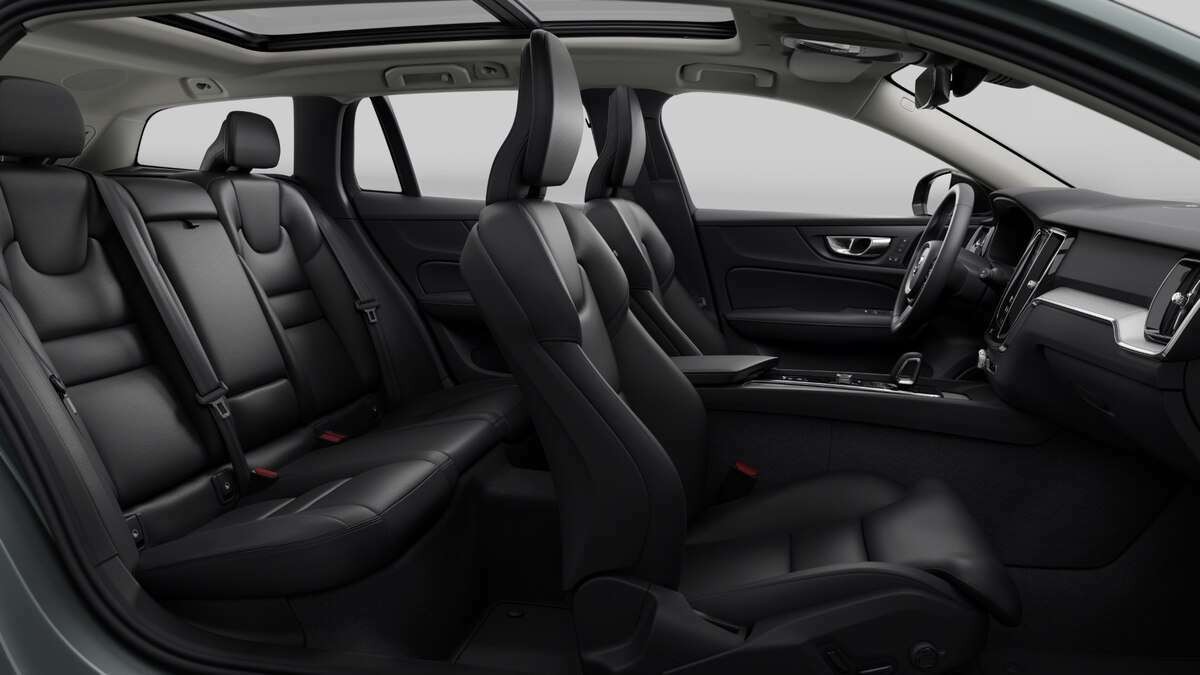 VOLVO V60 B4 (P) Plus Dark AT7 FWD