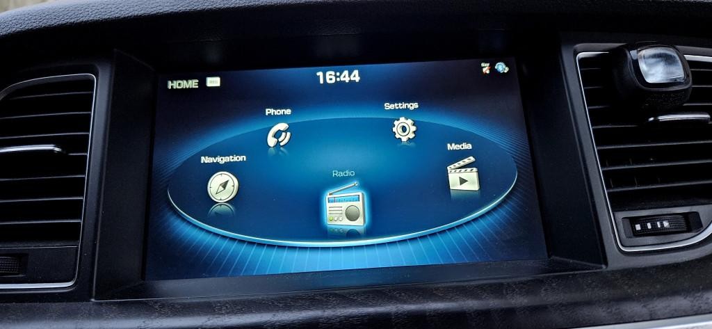 Hyundai Genesis 3.8 V6 GDi HTRAC