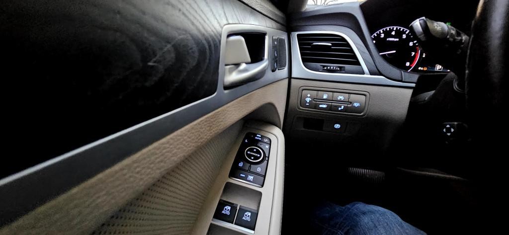 Hyundai Genesis 3.8 V6 GDi HTRAC