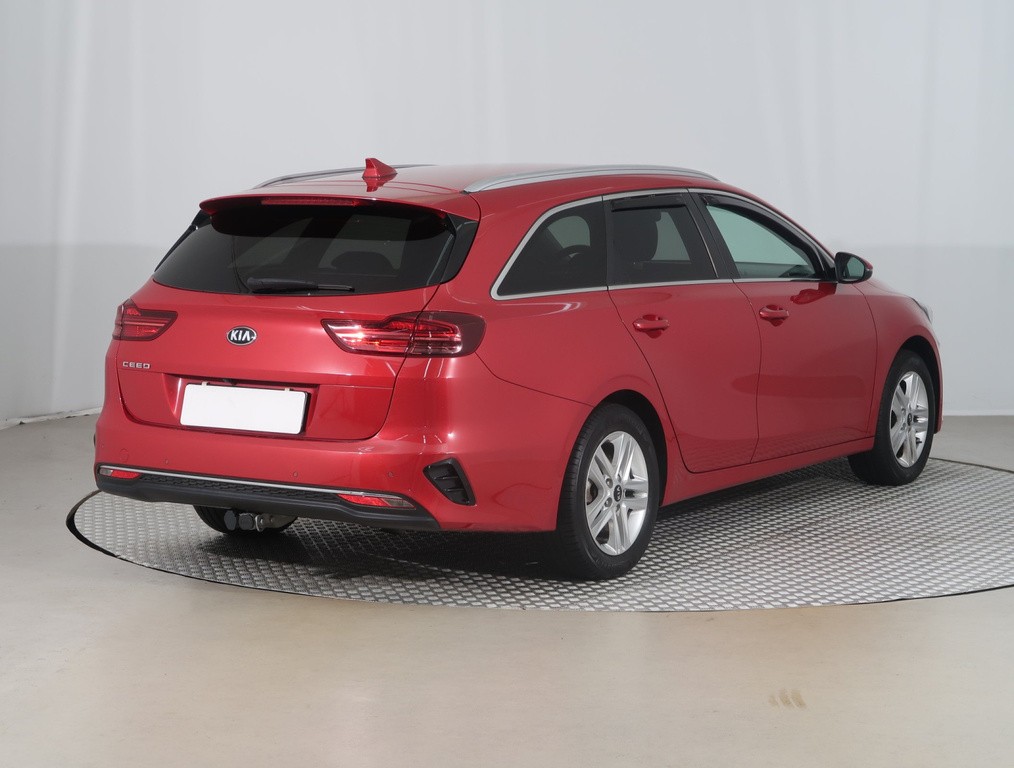 Kia Ceed Comfort 1.6 CRDi automat, nízke km