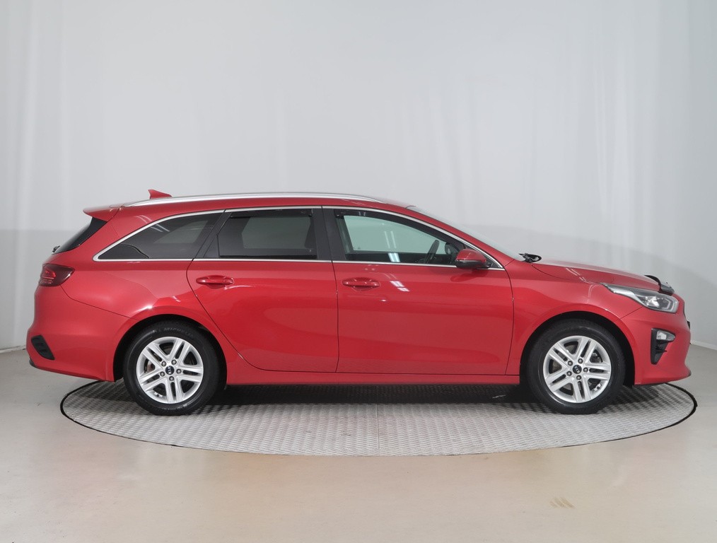 Kia Ceed Comfort 1.6 CRDi automat, nízke km