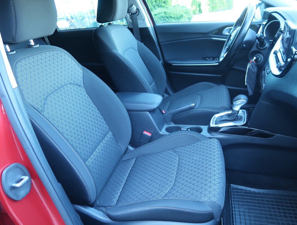 Kia Ceed Comfort 1.6 CRDi automat, nízke km