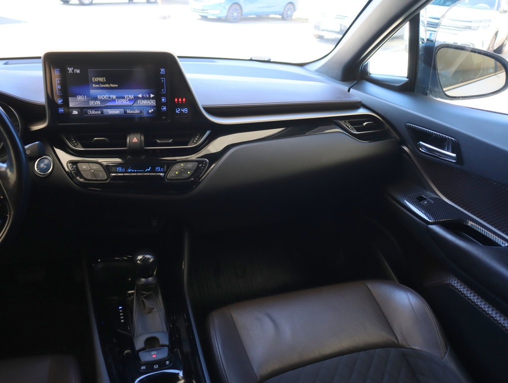 Toyota C-HR 1.8 Hybrid hybrid, automat