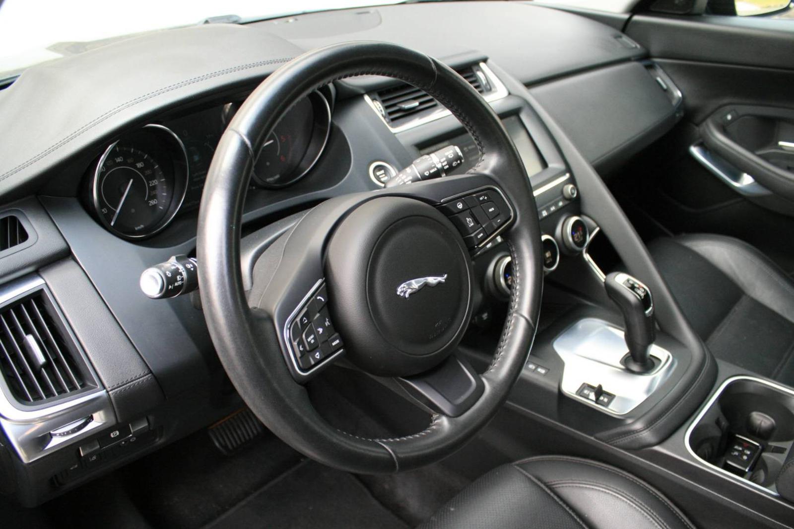 Jaguar E-Pace 2.0 I4 R-Dynamic Base AWD A/T