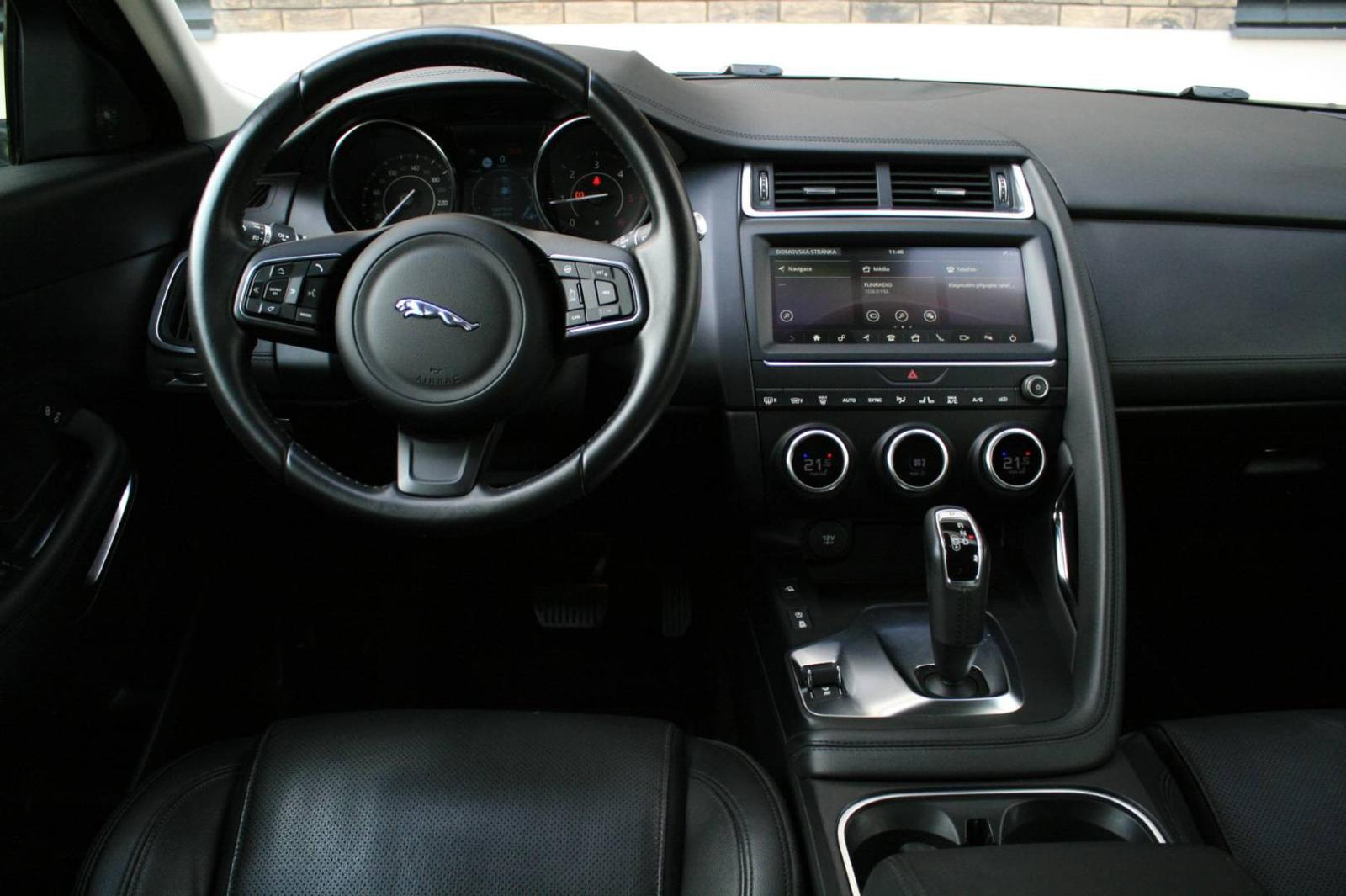 Jaguar E-Pace 2.0 I4 R-Dynamic Base AWD A/T